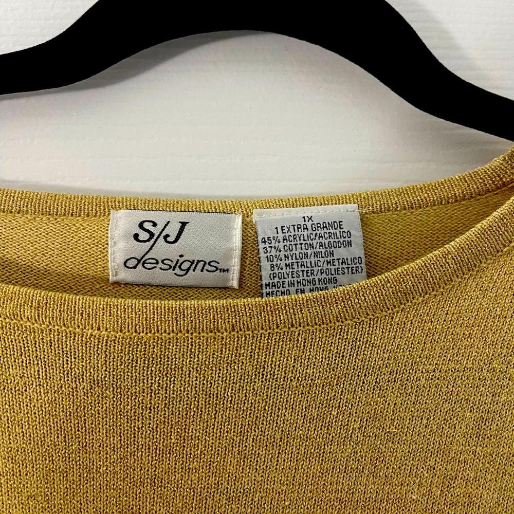 Metallic gold shirt, short sleeves
